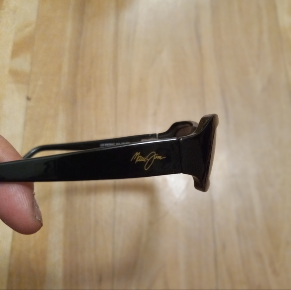 2 Maui Jim's 1 Givenchy Sun glasses - Picture 12 of 16